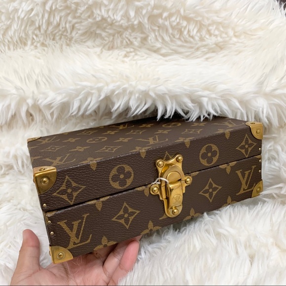 Louis Vuitton trunk case 💕 - Picture 4 of 8